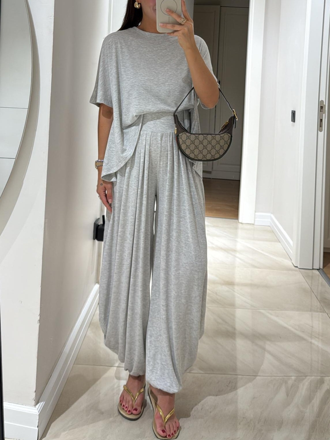 Co Ord Set Dames met Geplooide Wijde Broek in Lichtgrijs, productfoto 1