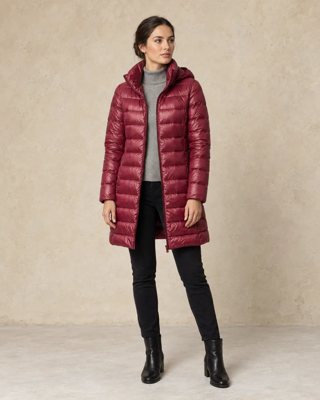Winterjas Dames met Capuchon in zwart, gedragen door model, close-up