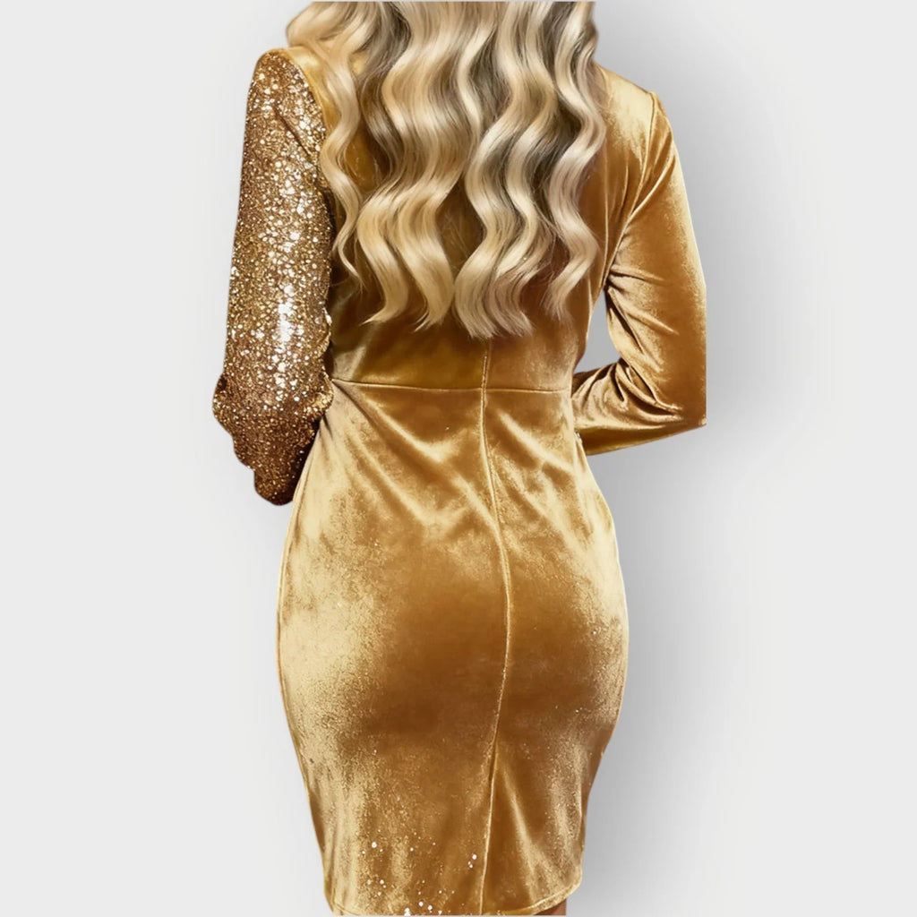 Feestjurk Dames Mini met Pailletten in Goud, gedragen door model, detailfoto