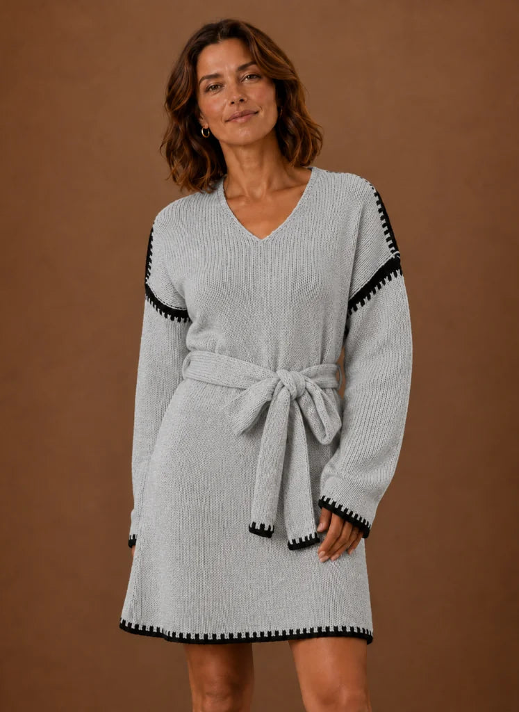 Gebreide Jurk Dames met V-Hals en Ceintuur in Grijs, productfoto