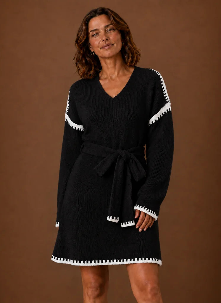 Gebreide Jurk Dames met V-Hals en Ceintuur in Zwart, productfoto