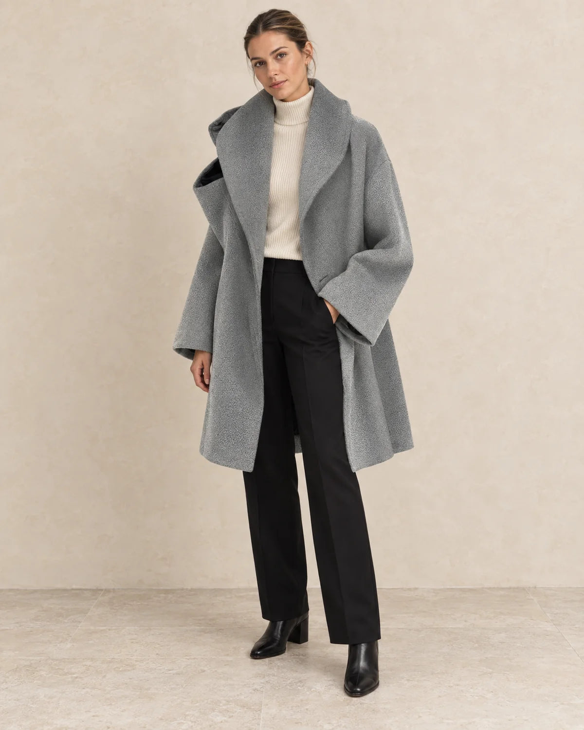 Oversized Jas Dames met Reverskraag in Grijs, gedragen door model, vooraanzicht