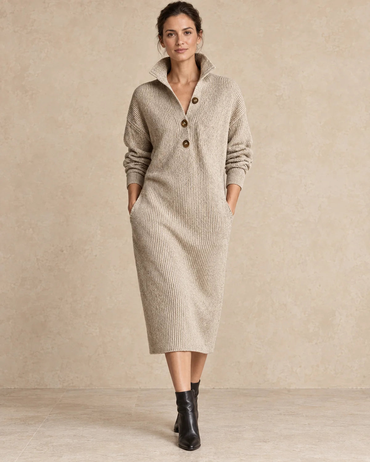 Gebreide Trui Jurk Dames Midi in Khaki, gedragen door model, vooraanzicht