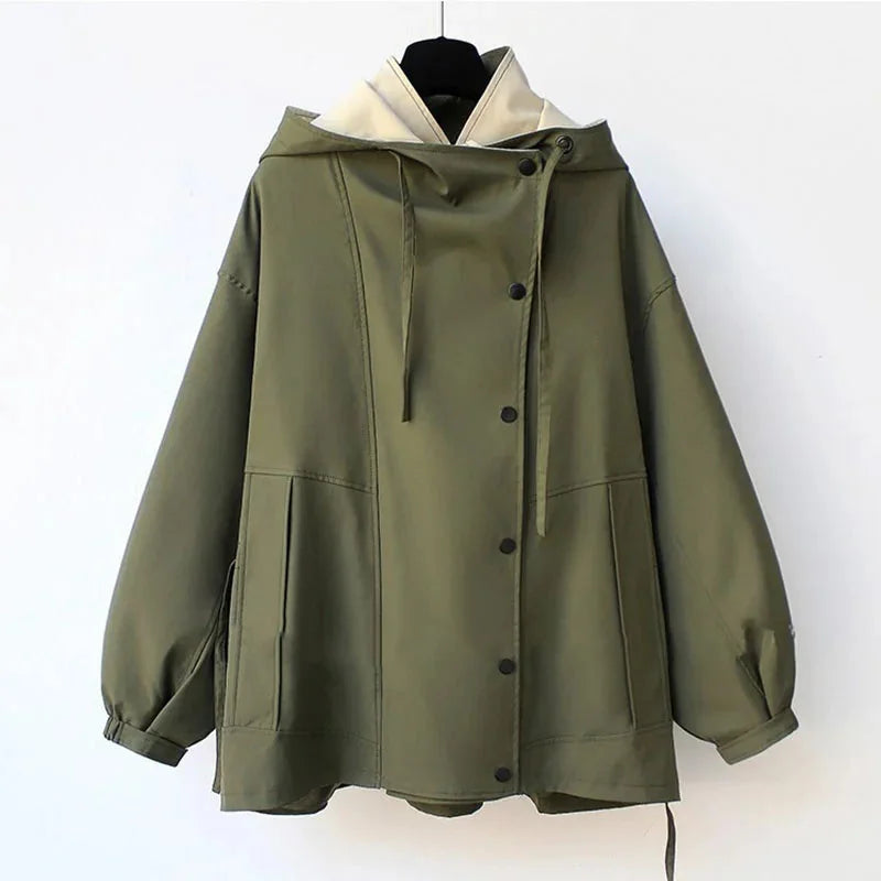 Trenchcoat Dames met Capuchon en Contrastkraag in Abrikoos, gedragen door model, zijaanzicht