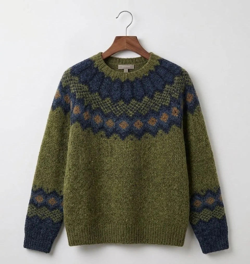 Kersttrui Dames met Fair Isle Patroon in Groen, gedragen door model, vooraanzicht