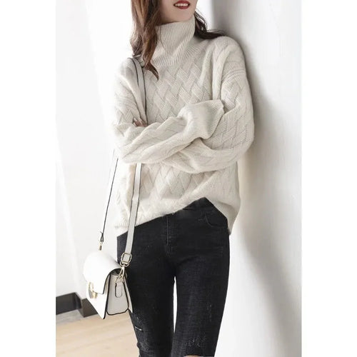 Coltrui Dames met Mandpatroon in Beige, gedragen door model, zijaanzicht