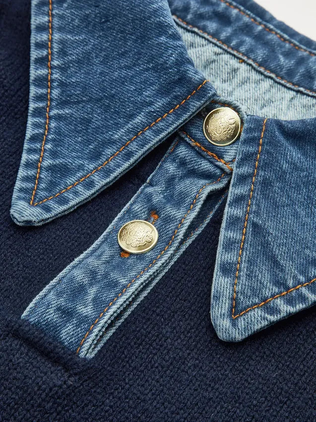 Trui met Kraag Dames 2-in-1 in Marineblauw, gedragen door model, detailfoto
