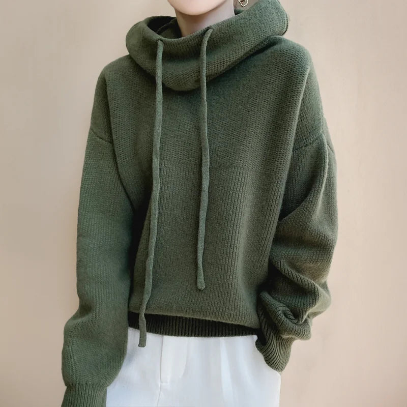 Gebreide Hoodie Dames in Groen, gedragen door model, vooraanzicht
