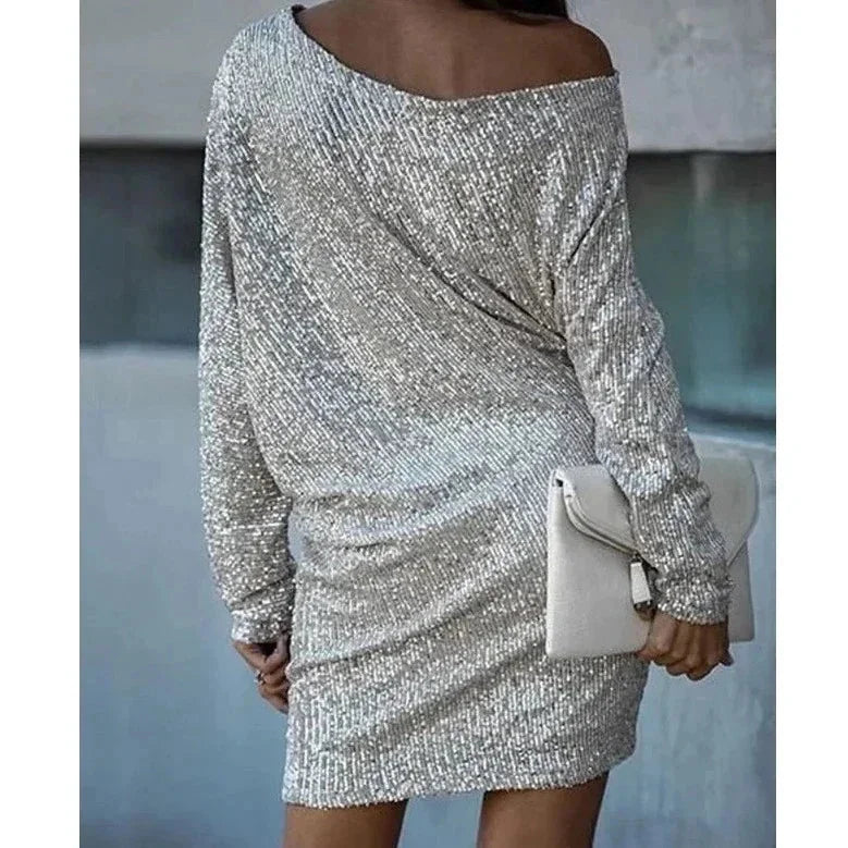Pailletten Jurk Dames Off-Shoulder in Goud, gedragen door model, detailfoto