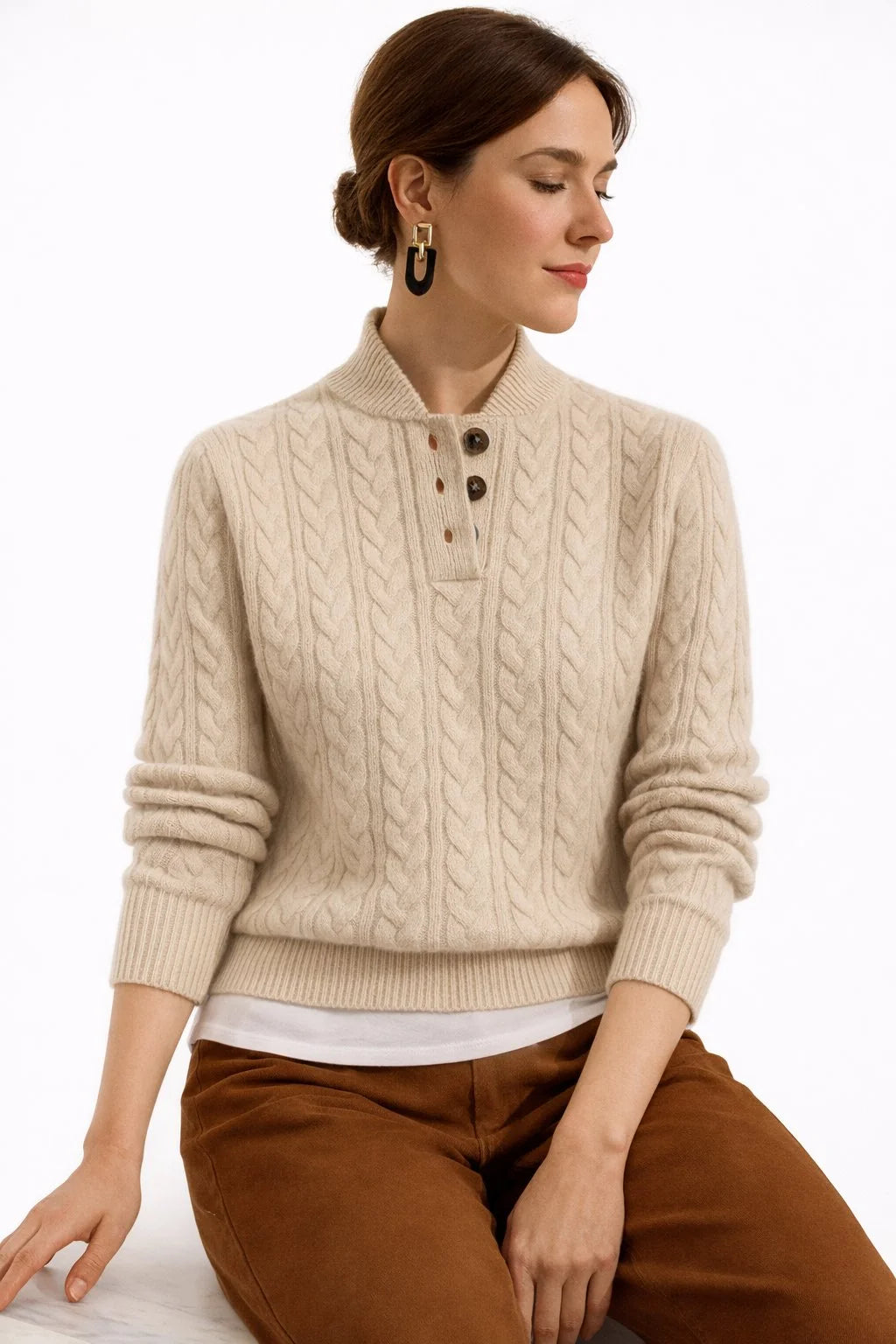 Kabelgebreide Trui Dames met Knoopkraag in Beige, productfoto