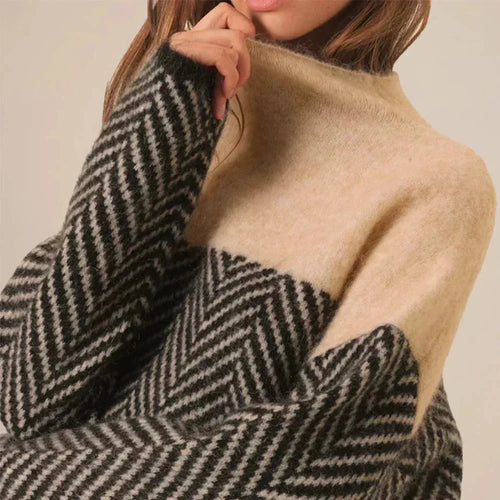 Coltrui Dames met Chevronpatroon in Beige, gedragen door model, zijaanzicht