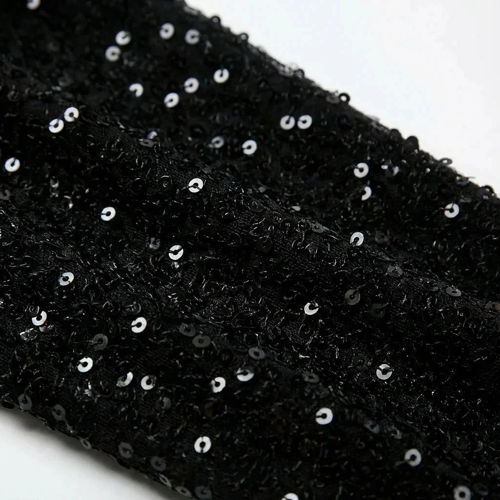 Glitter Jurk Dames Midi met Pailletten in Zwart, gedragen door model, zijaanzicht