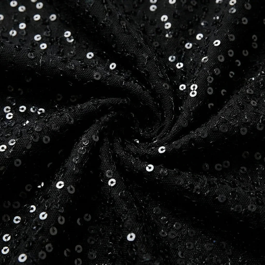 Glitter Jurk Dames Midi met Pailletten in Zwart, gedragen door model, detailfoto