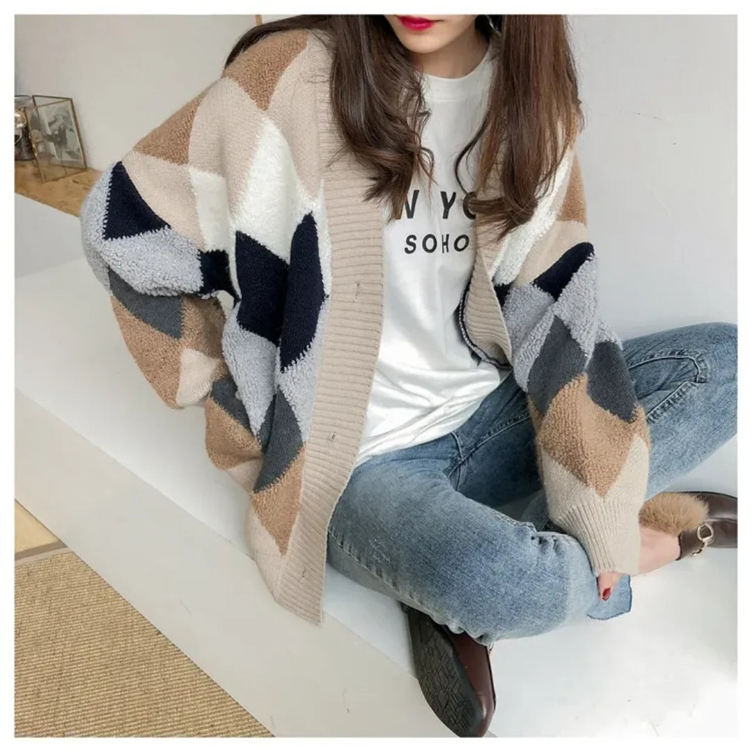 Oversized Vest Dames met Ruitpatroon in Crème, gedragen door model, vooraanzicht