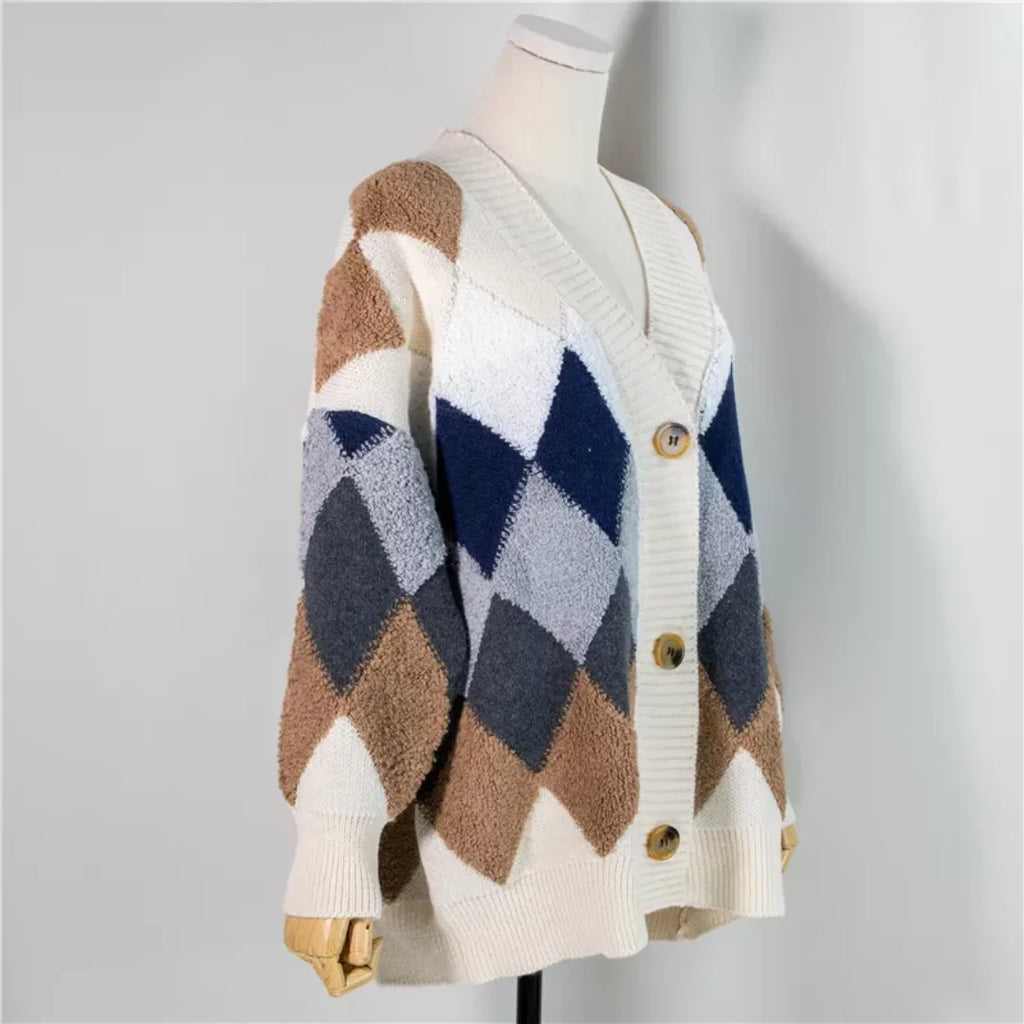 Oversized Vest Dames met Ruitpatroon in Crème, gedragen door model, detailfoto