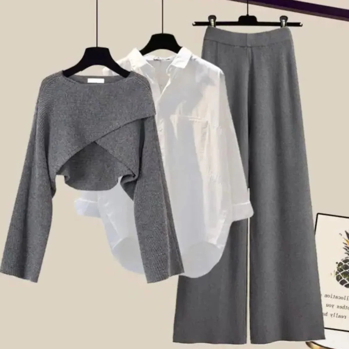 Driedelige Gebreide Set Dames met Blouse en Wijde Broek in Grijs, productfoto