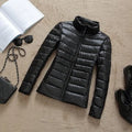 Korte Glanzende Winterjas Dames in Zwart, productfoto