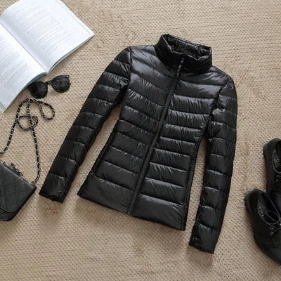 Korte Glanzende Winterjas Dames in Zwart, productfoto