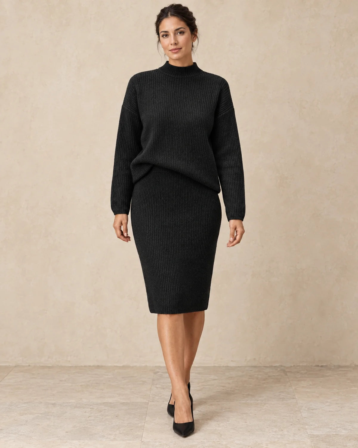 Ribgebreide Set met Colkraag Dames in Zwart, gedragen door model